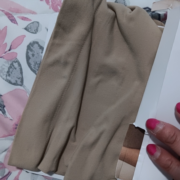 *Sold*Nwt skims size xsmall seamless sculpt shorts - Picture 4 of 4